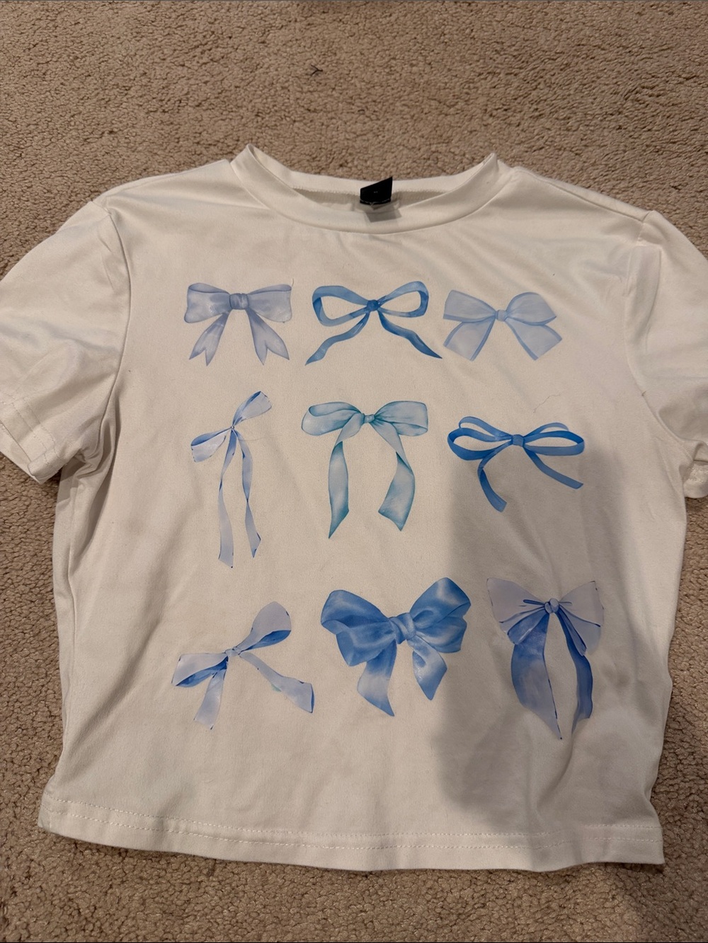 White Tee with Blue Bow Print sz small
